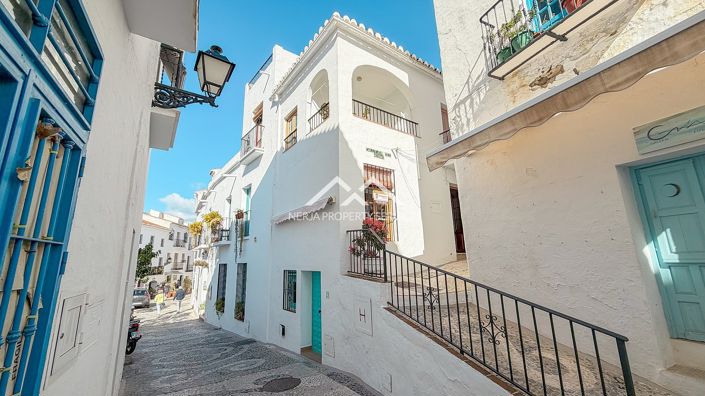 Image No.20-2 Bed Townhouse for sale