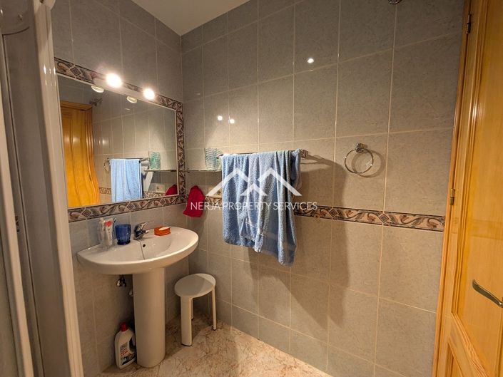 Image No.20-2 Bed Property for sale