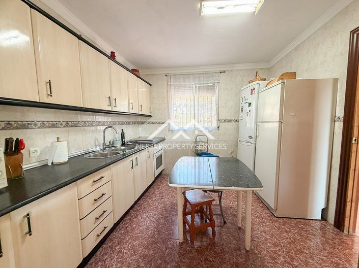 Image No.14-4 Bed Property for sale