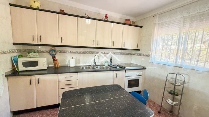 Image No.15-4 Bed Property for sale