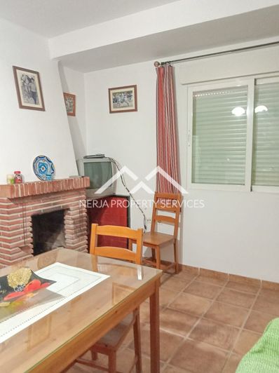 Image No.4-4 Bed Property for sale