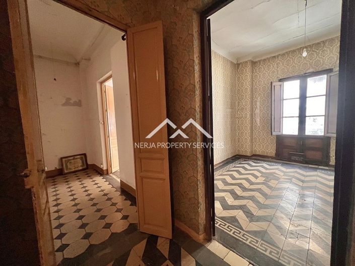 Image No.17-5 Bed Apartment for sale