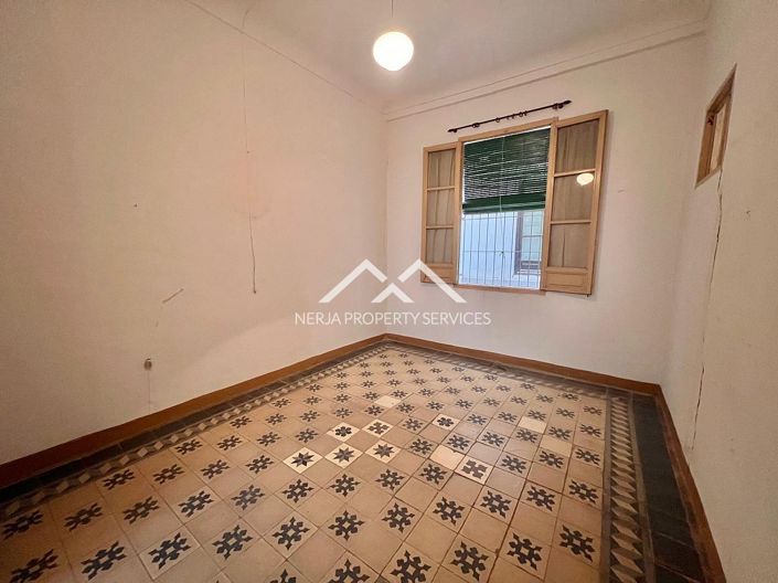 Image No.18-5 Bed Apartment for sale