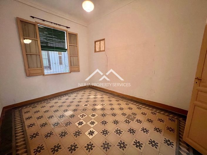 Image No.19-5 Bed Apartment for sale