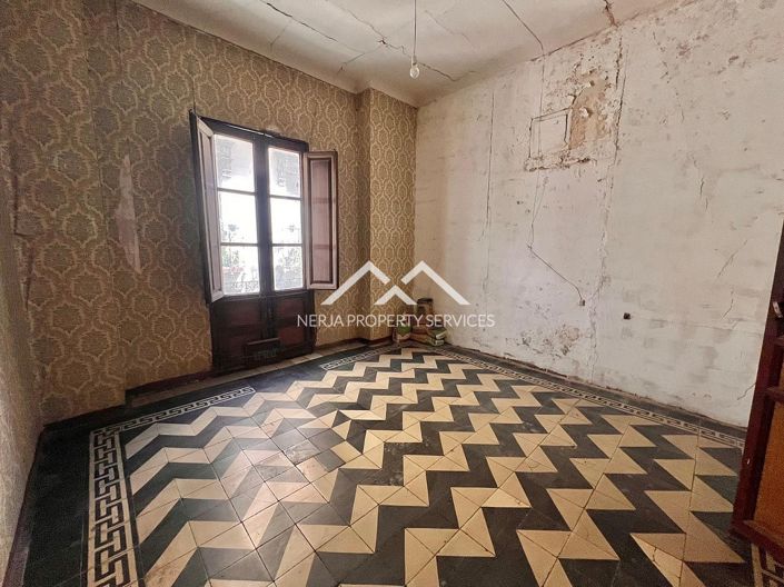 Image No.21-5 Bed Apartment for sale