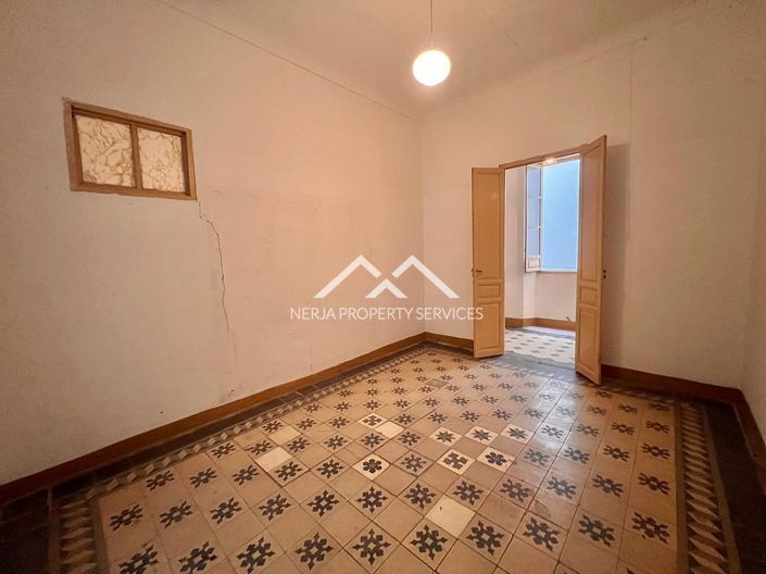 Image No.24-5 Bed Apartment for sale