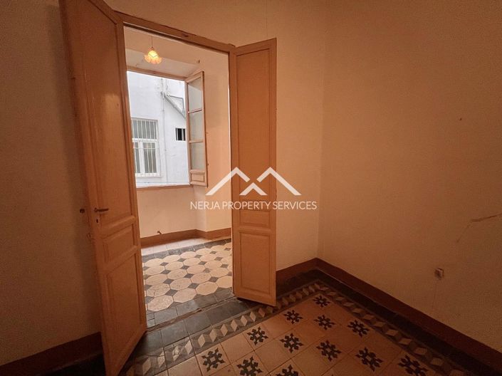 Image No.25-5 Bed Apartment for sale