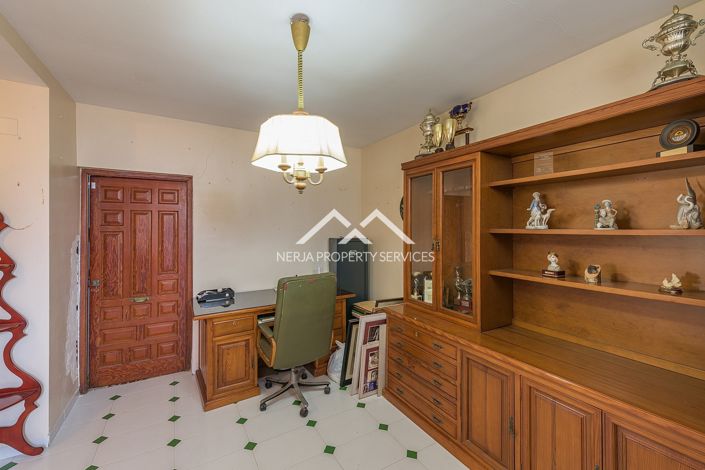 Image No.29-5 Bed Villa for sale