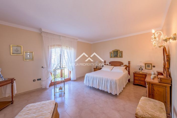 Image No.38-5 Bed Villa for sale