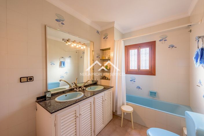 Image No.42-5 Bed Villa for sale