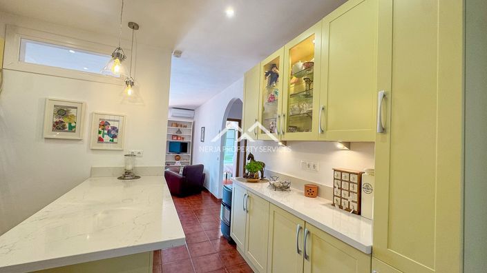 Image No.11-2 Bed Property for sale