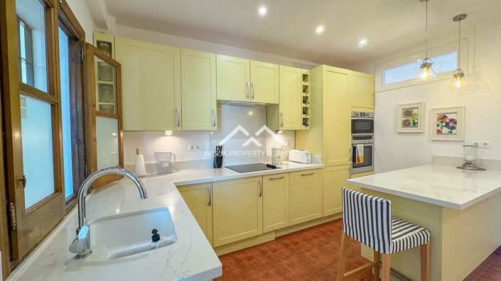 Image No.12-2 Bed Property for sale