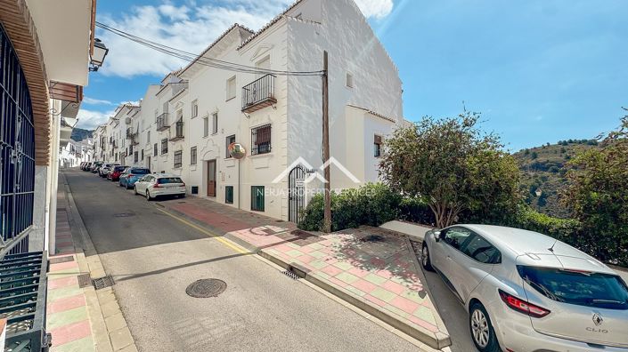 Image No.25-2 Bed Property for sale