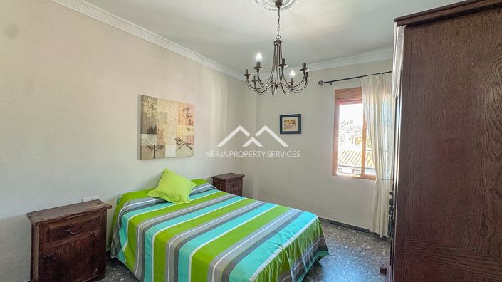 Image No.12-3 Bed Townhouse for sale