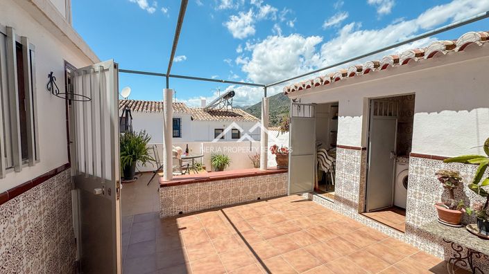 Image No.26-3 Bed Townhouse for sale