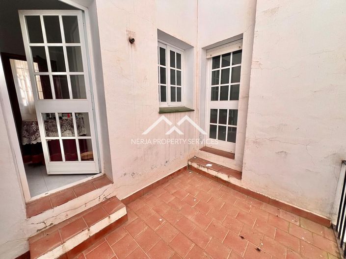 Image No.11-3 Bed Property for sale