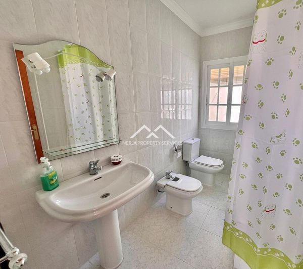 Image No.16-3 Bed Property for sale