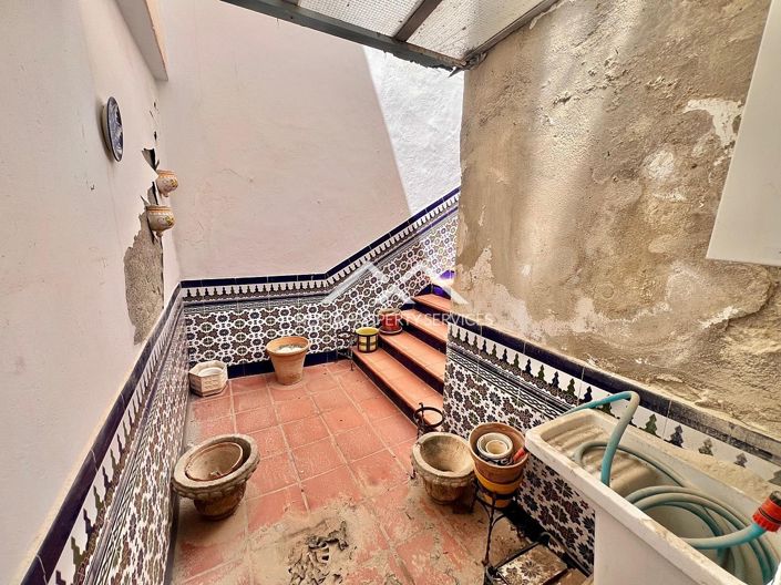 Image No.17-3 Bed Property for sale