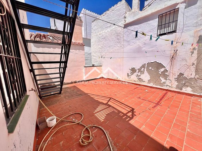 Image No.19-3 Bed Property for sale
