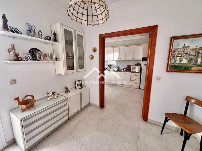 Image No.8-3 Bed Property for sale