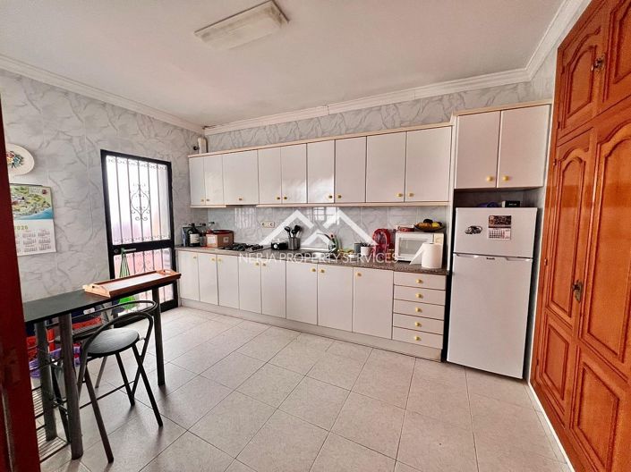 Image No.9-3 Bed Property for sale