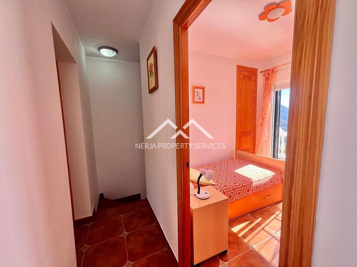 Image No.10-4 Bed Property for sale