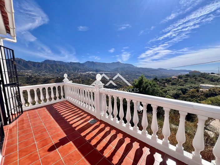Image No.4-4 Bed Property for sale