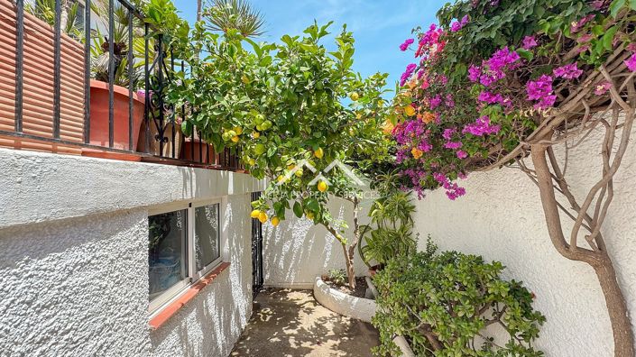 Image No.2-2 Bed Townhouse for sale