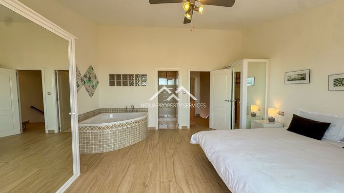 Image No.23-2 Bed Townhouse for sale