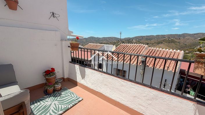 Image No.25-2 Bed Townhouse for sale