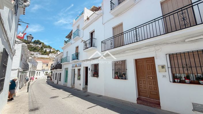 Image No.26-2 Bed Townhouse for sale