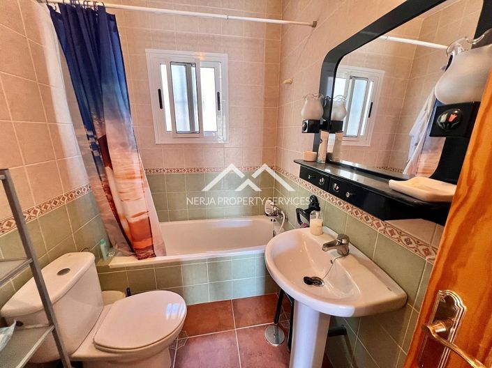 Image No.17-2 Bed Property for sale