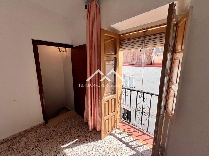 Image No.16-2 Bed Townhouse for sale