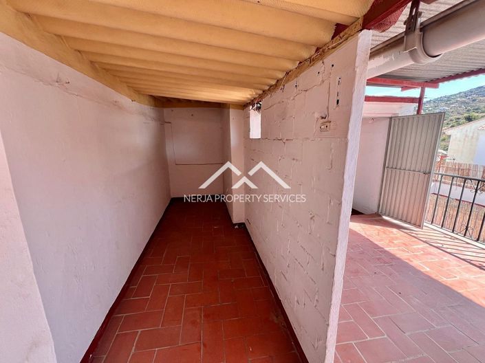 Image No.17-2 Bed Townhouse for sale