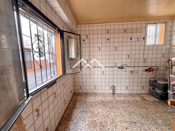 Image No.9-2 Bed Townhouse for sale