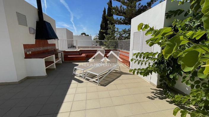 Image No.7-Villa de 4 chambres à vendre à Nerja