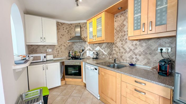 Image No.11-3 Bed Property for sale