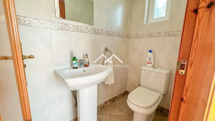 Image No.13-3 Bed Property for sale