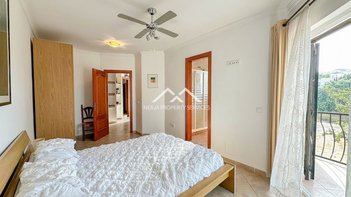 Image No.16-3 Bed Property for sale