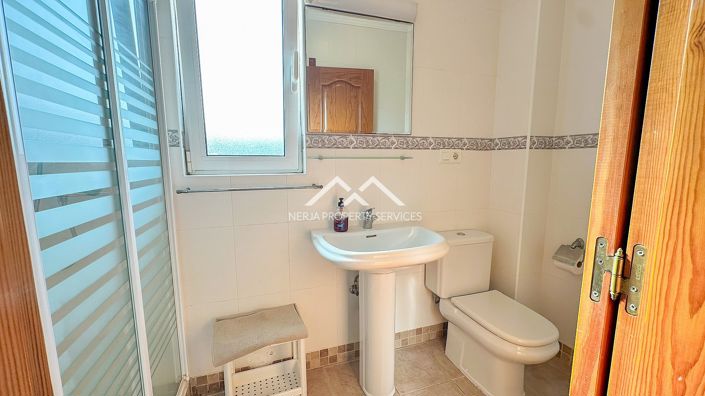 Image No.19-3 Bed Property for sale