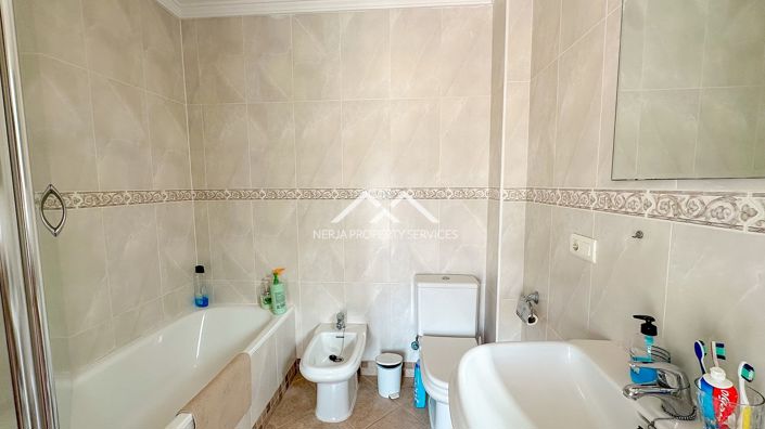 Image No.20-3 Bed Property for sale