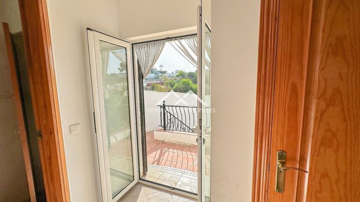 Image No.23-3 Bed Property for sale