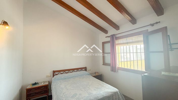 Image No.24-3 Bed Country Property for sale