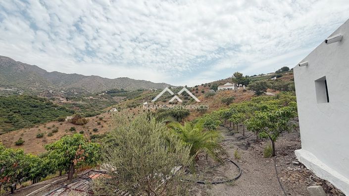 Image No.37-3 Bed Country Property for sale