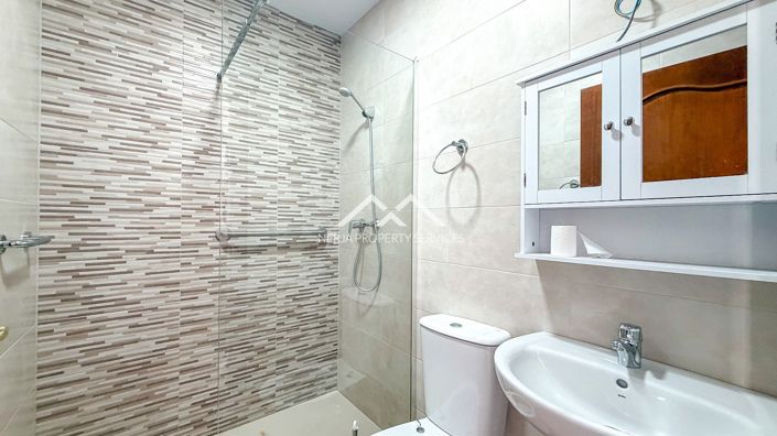 Image No.14-5 Bed Townhouse for sale