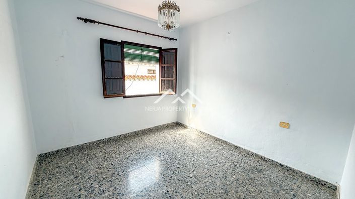 Image No.29-5 Bed Townhouse for sale