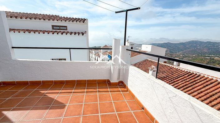 Image No.4-5 Bed Townhouse for sale