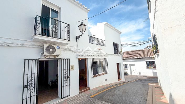 Image No.40-5 Bed Townhouse for sale
