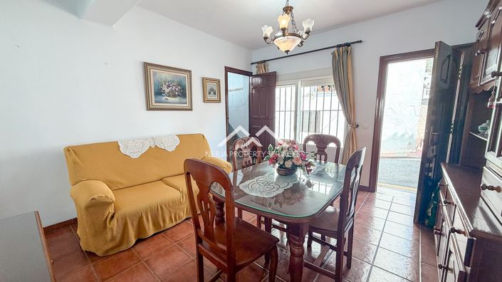 Image No.6-5 Bed Townhouse for sale