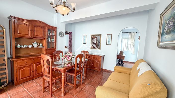 Image No.8-5 Bed Townhouse for sale